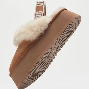 NEW UGG Funkette Slipper Size 7 (can ship out asap)